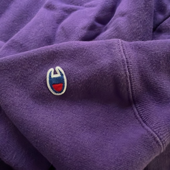 Champion small purple sweatshirt. Excellent condition - Picture 4 of 4